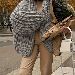 Chic Cocoon : Cardigan à Manches Lanternes Oversize en Tricot