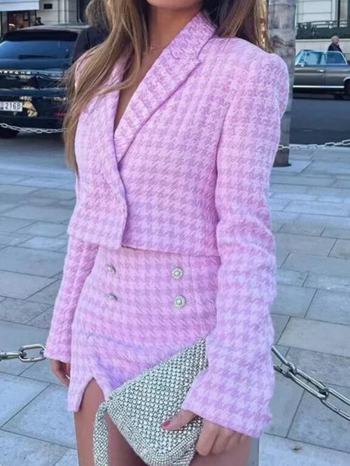 Ensemble Vintage Clara: Blazer à Carreaux et Jupe Mini Élégante