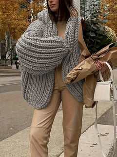 Chic Cocoon : Cardigan à Manches Lanternes Oversize en Tricot