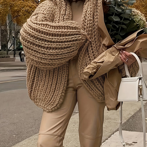 Chic Cocoon : Cardigan à Manches Lanternes Oversize en Tricot